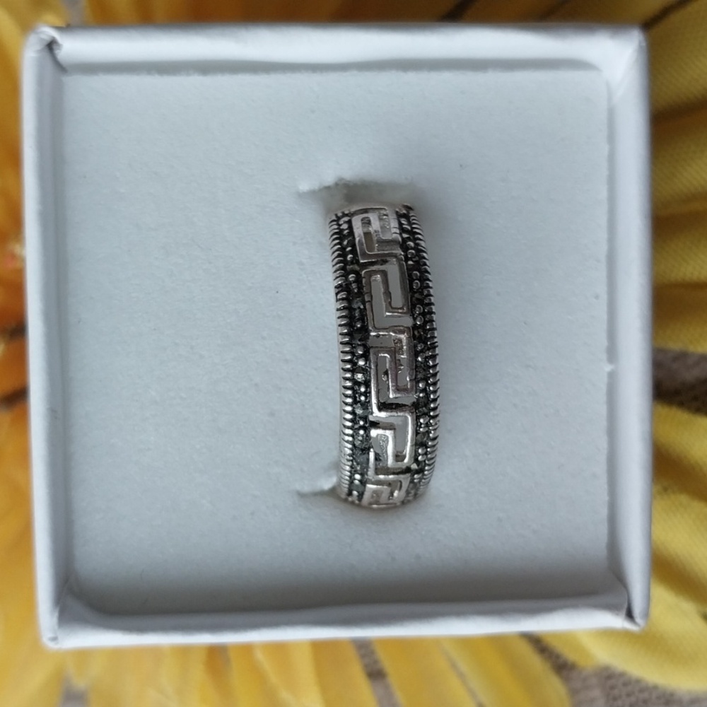 New .925 silver and marquesite ring. #6.5